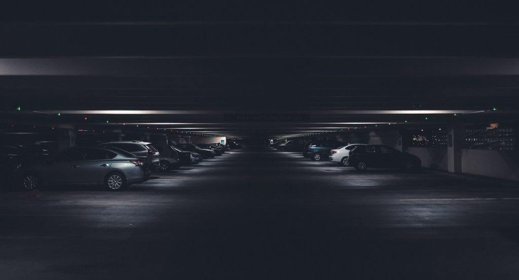 Parking souterrain dans le noir